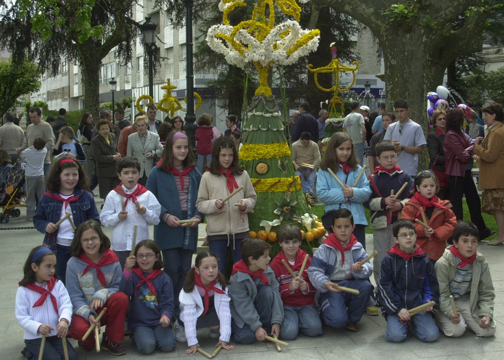 Dos semanas para preparar la participación en el concurso de maios y embarcaciones que el Ateneo convoca para el día 1