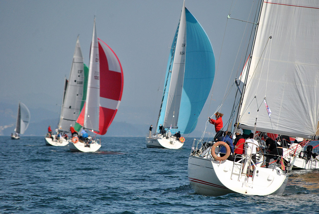 Más de 40 barcos en el estreno de la 7ª Regata Interclubes Ría de Pontevedra GALERÍA